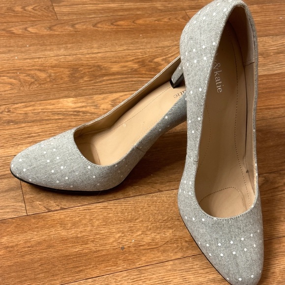 Kelly & Katie Gray Canvas Pumps Heels Shoes Pin Dots Women Size 10 - Picture 4 of 10